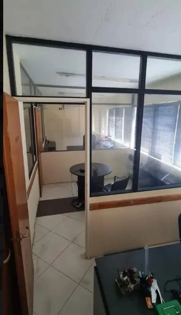 Se alquila un edificio para uso de oficina y depósito - Parque Patricios 3