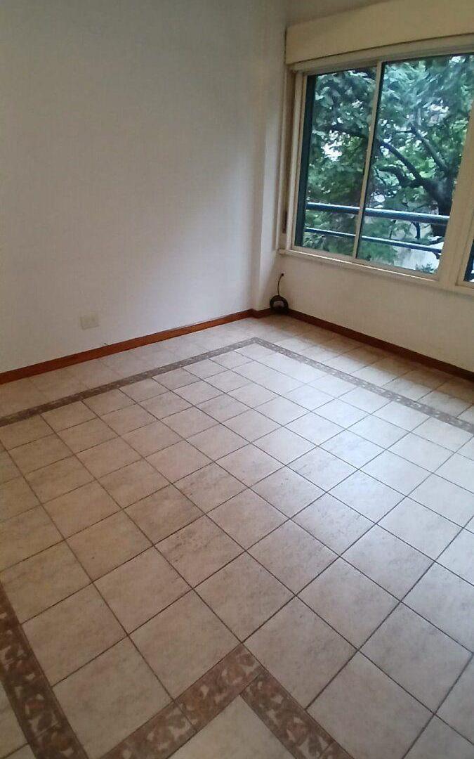 Foto de Se vende un departamento de 2 ambientes al frente - Barrio Norte, imagen 1