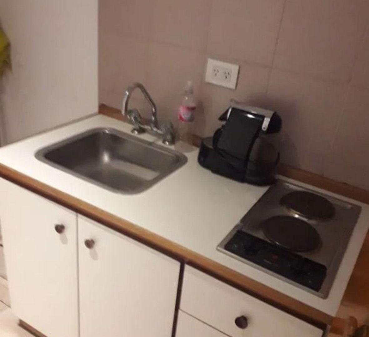 Foto de Se vende un departamento de 2 ambientes al frente - Barrio Norte, imagen 2