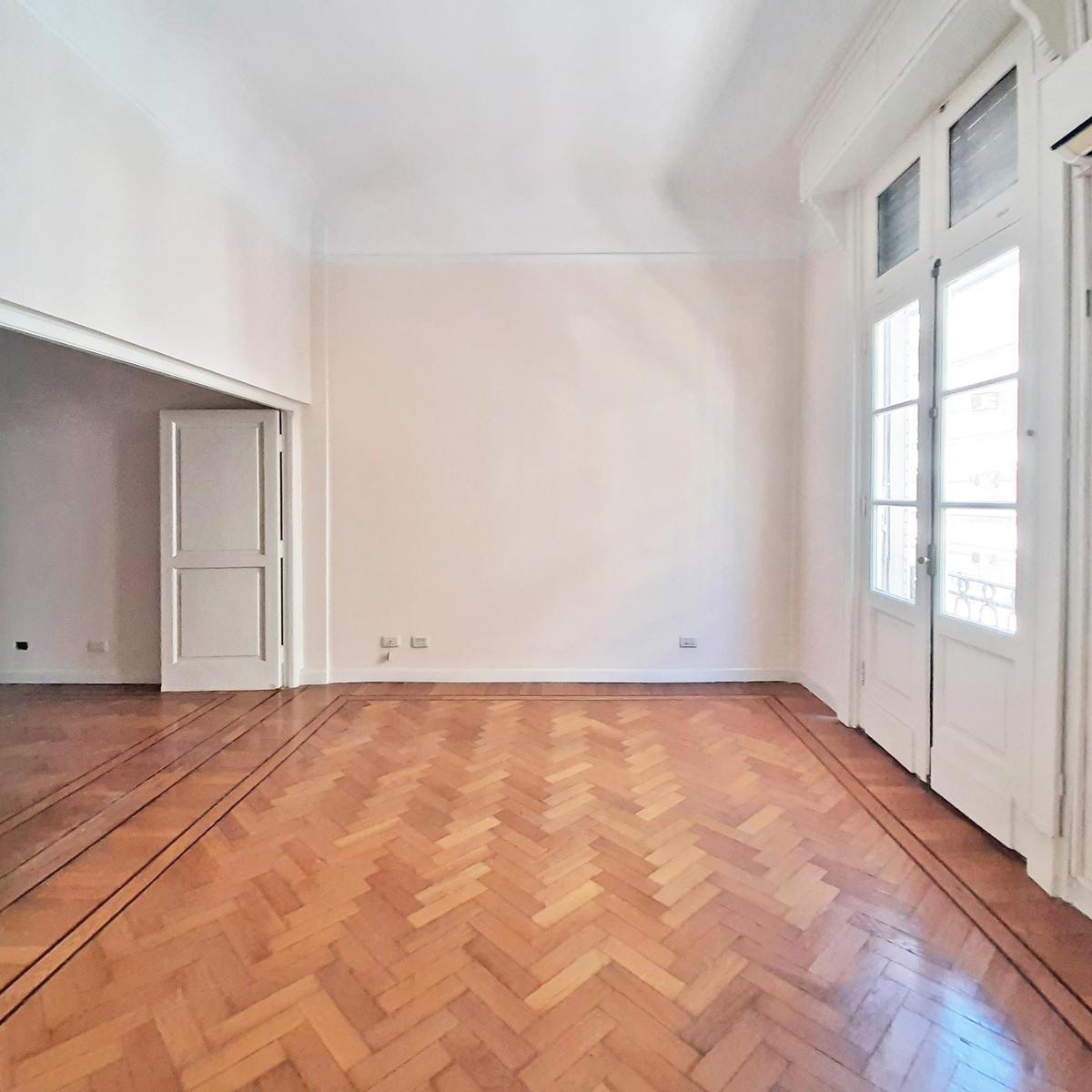 Departamento en Venta de 5 Ambientes en Recoleta. 2