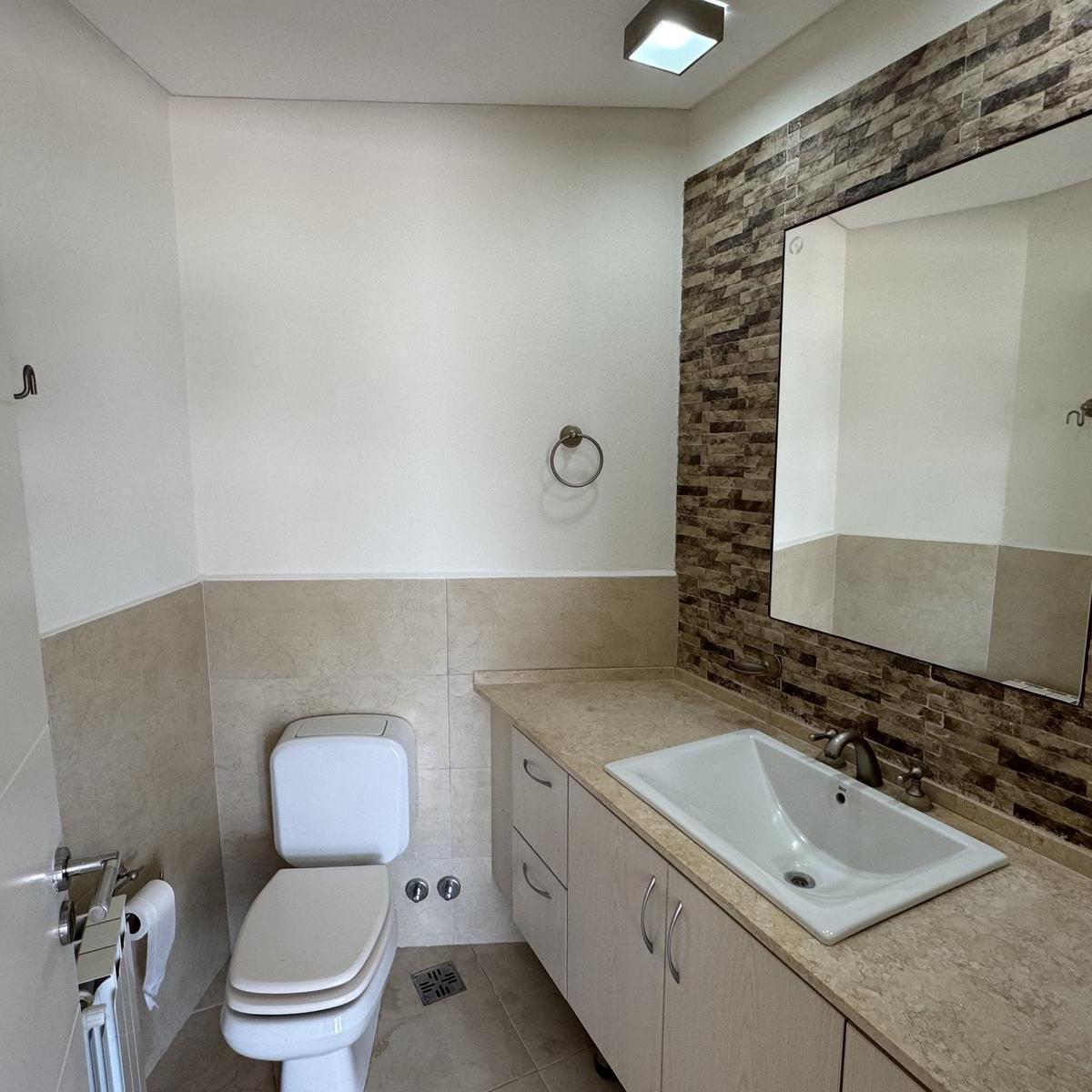 Casa en Venta de 5 Ambientes a La Laguna Canton Norte 3
