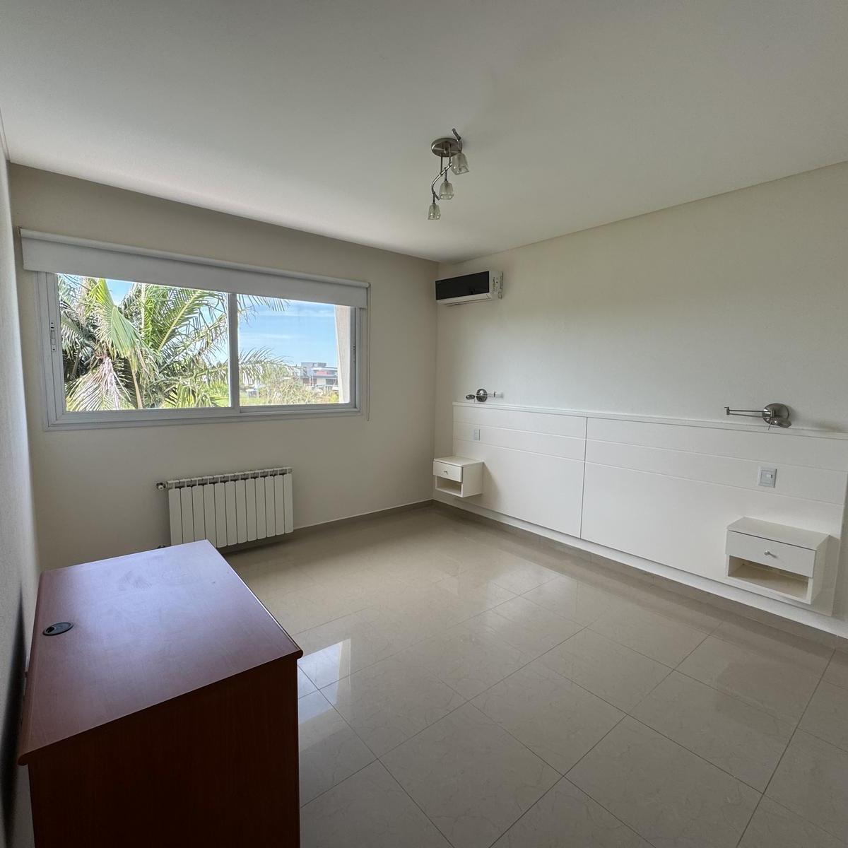 Casa en Venta de 5 Ambientes a La Laguna Canton Norte 4