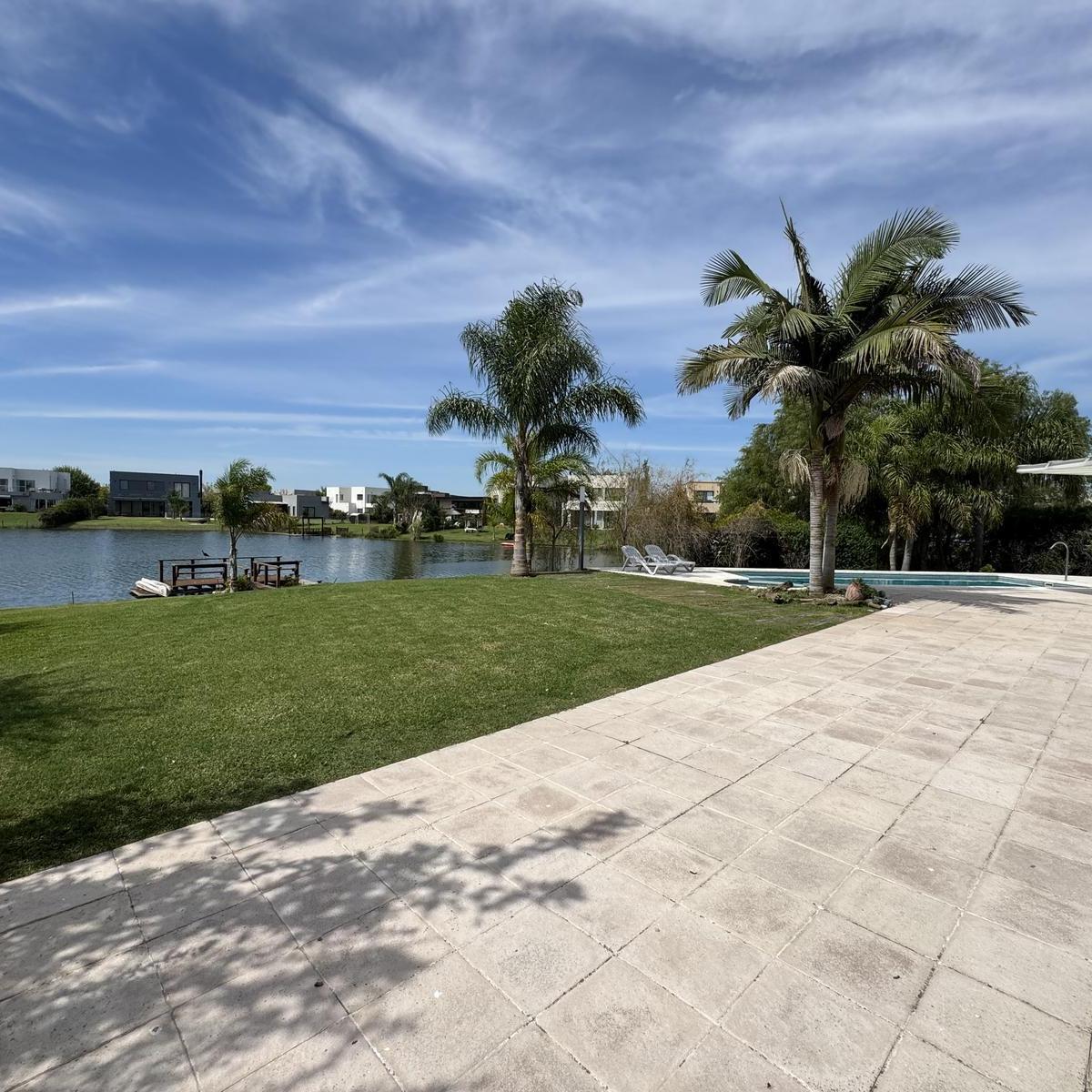 Casa en Venta de 5 Ambientes a La Laguna Canton Norte 5