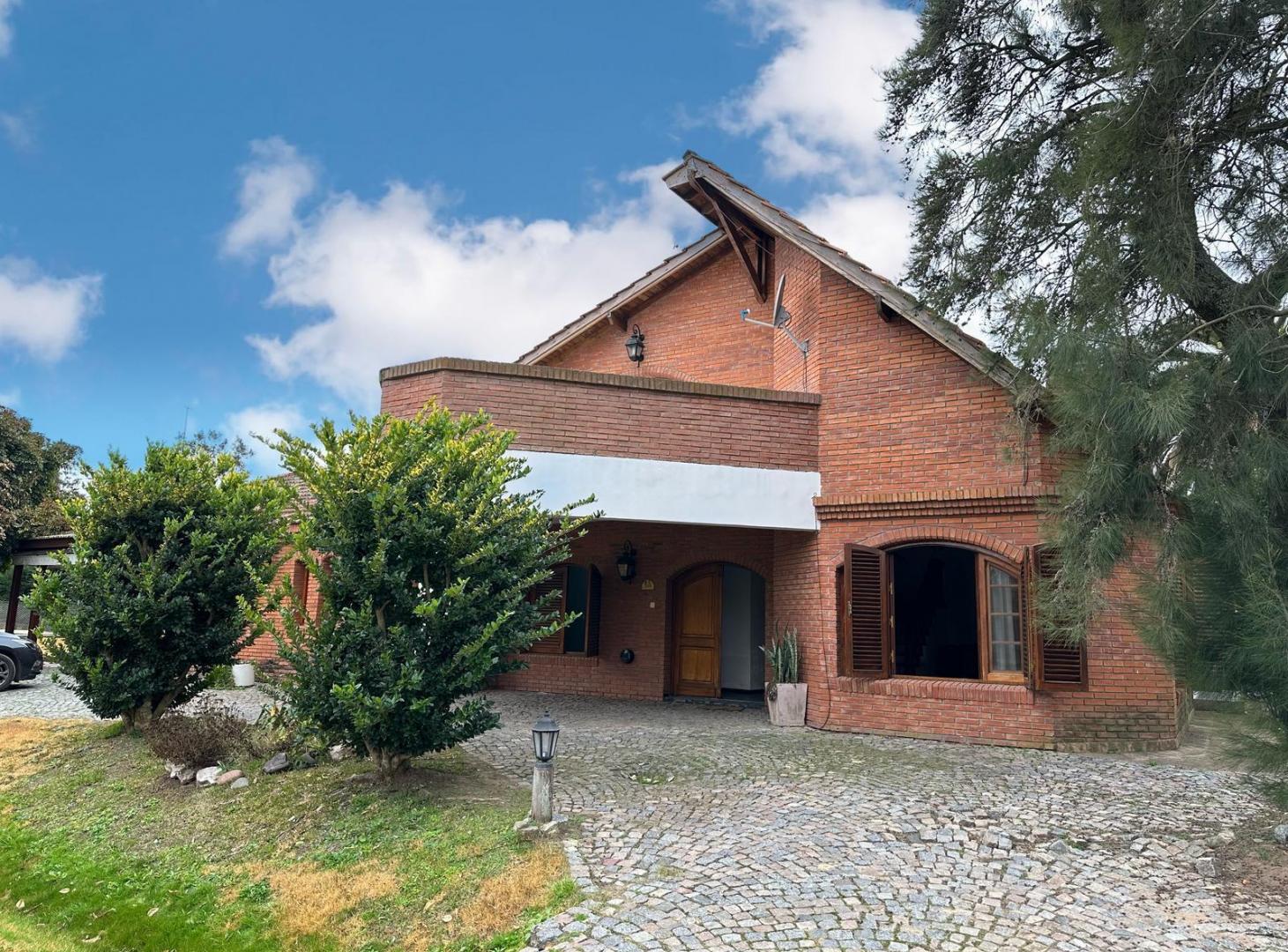 Casa en venta en Country Club El Bosque, Campana - 5 Ambientes