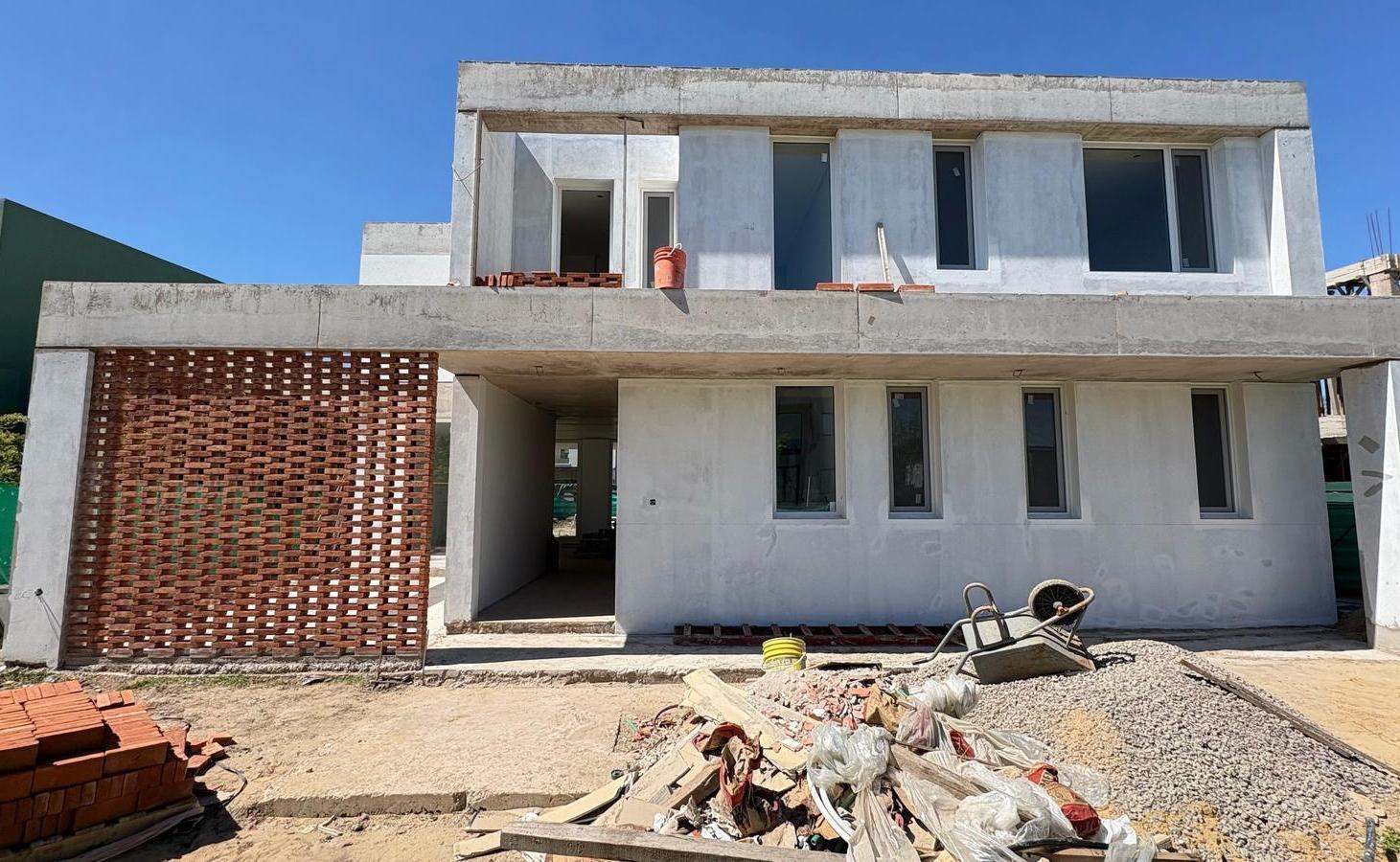 Venta| Casa familiar con 5 dormitorios y gran distribución | Ceibos Puertos