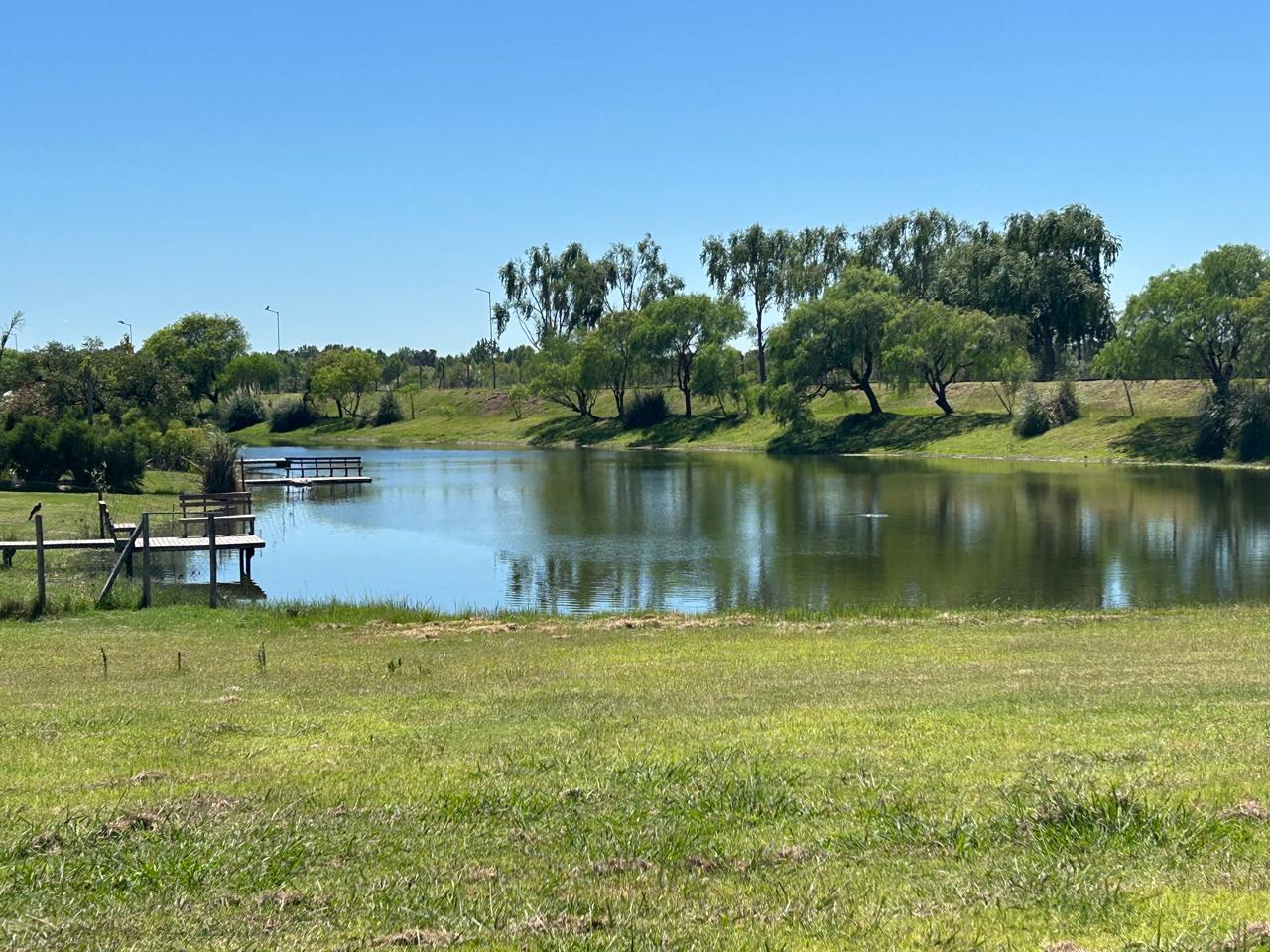Lote a la laguna en Venta, 906m2, en Barrio Náutico El Cazal, Escobar, GBA Norte