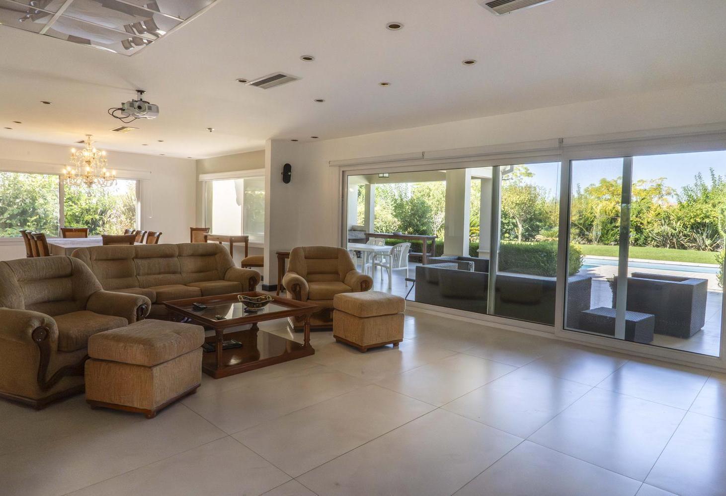 Foto de Casa en Venta Amoblada, 7 Ambientes, en Barrio Haras Santa María, imagen 4