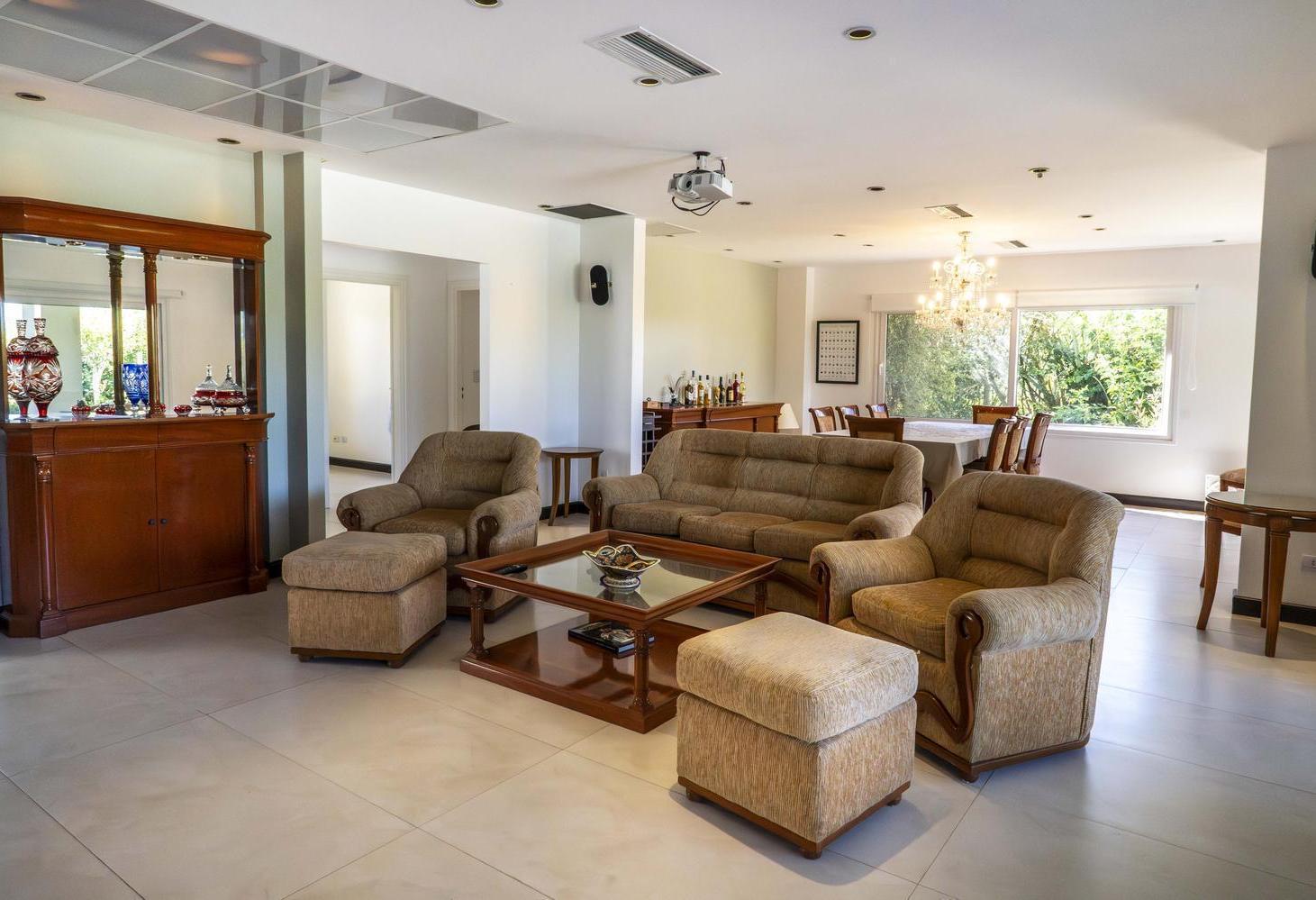 Foto de Casa en Venta Amoblada, 7 Ambientes, en Barrio Haras Santa María, imagen 2