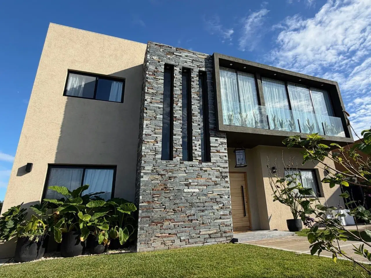 Casa en Venta 5 Ambientes en Santa Lucia - Pilar Del Este 2