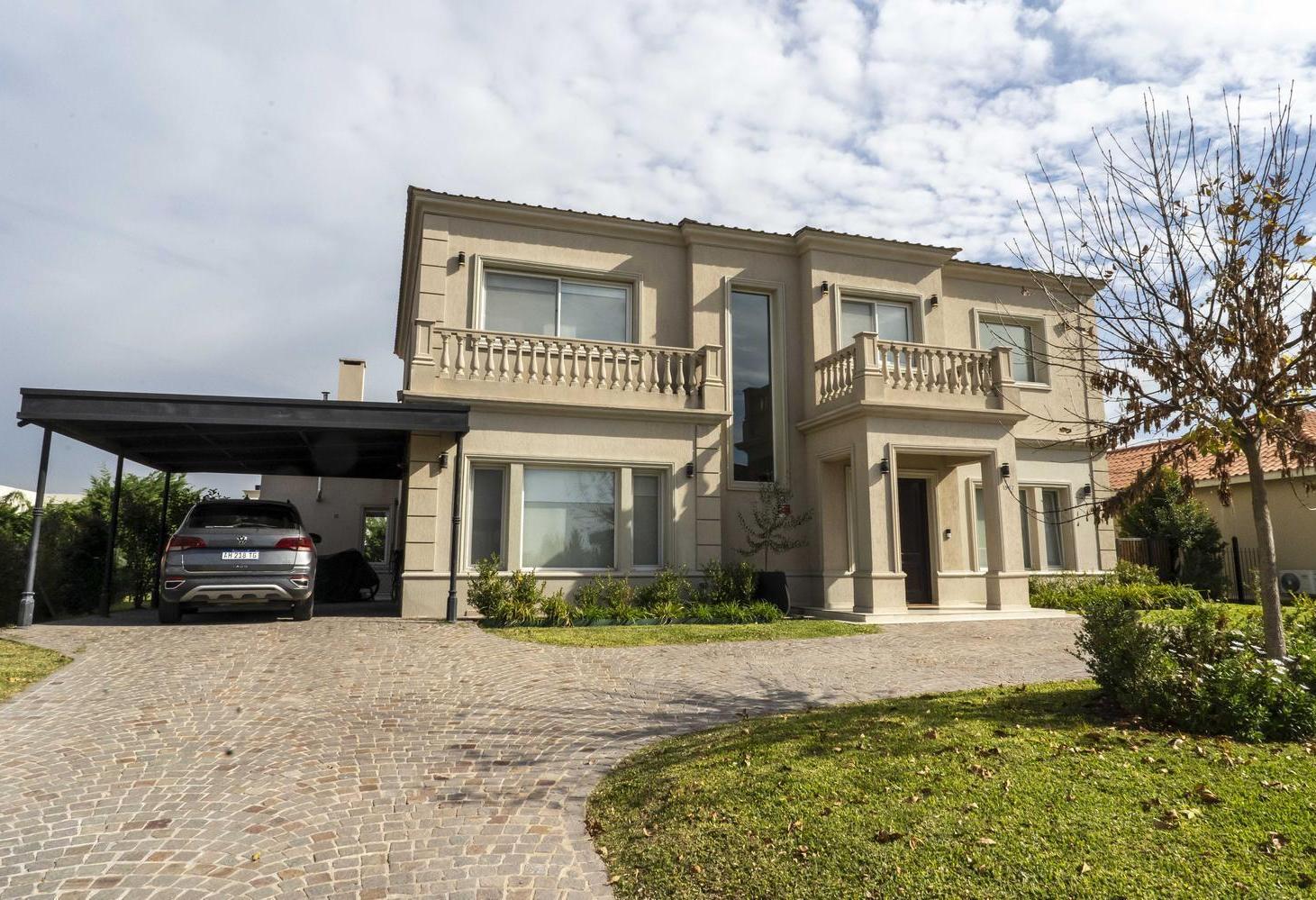 Casa en Venta 5 ambientes con pileta Barrio El Trebol Haras Santa María G.B.A Zona Norte