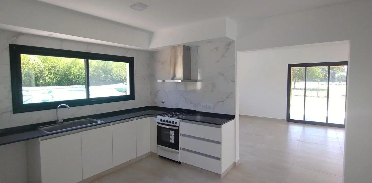 Casa en Venta 5 Ambientes en el Cantón - Escobar 4