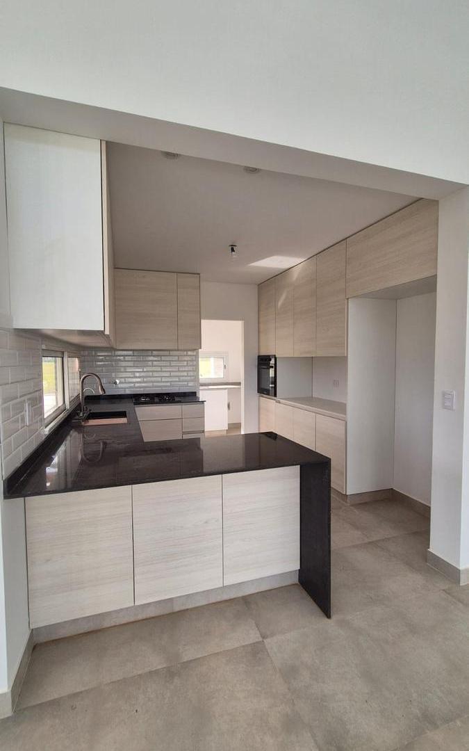 Foto de Casa en Venta a Estrenar,5 Ambientes, en Nativas - Puertos del Lago, imagen 1