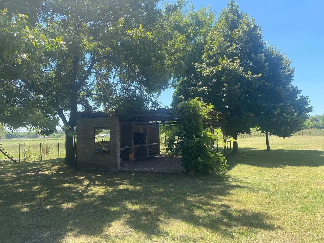 Campo en Venta 8 Ambientes en Exaltación de la Cruz 2