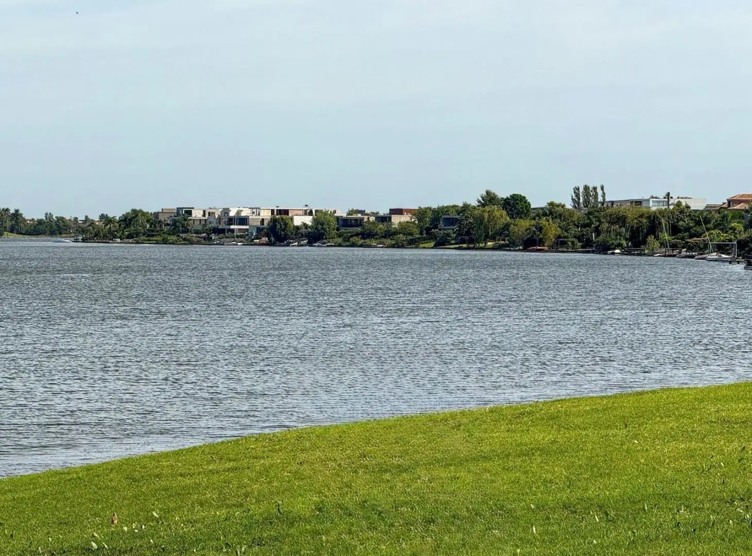 Lote al Agua en Venta, en Puertos del lago, Barrio Marinas 4