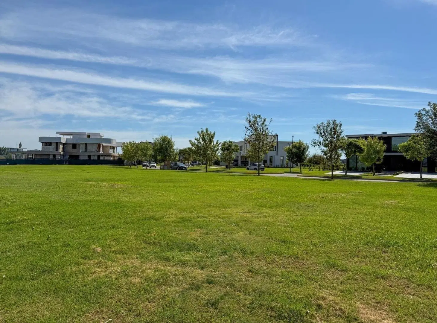 Terreno en Venta al Agua, 1061m2, en Barrio Marinas, Puertos del Lago 5