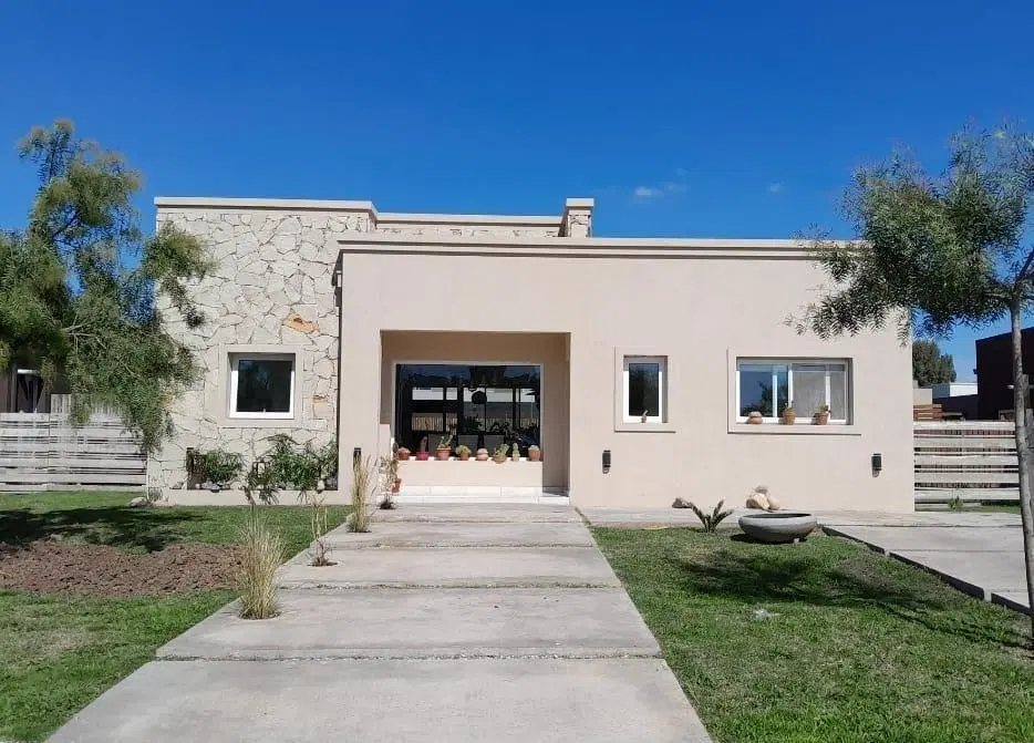 Casa en Venta 4 ambientes en Santa Sofia, Pilar Del Este 2
