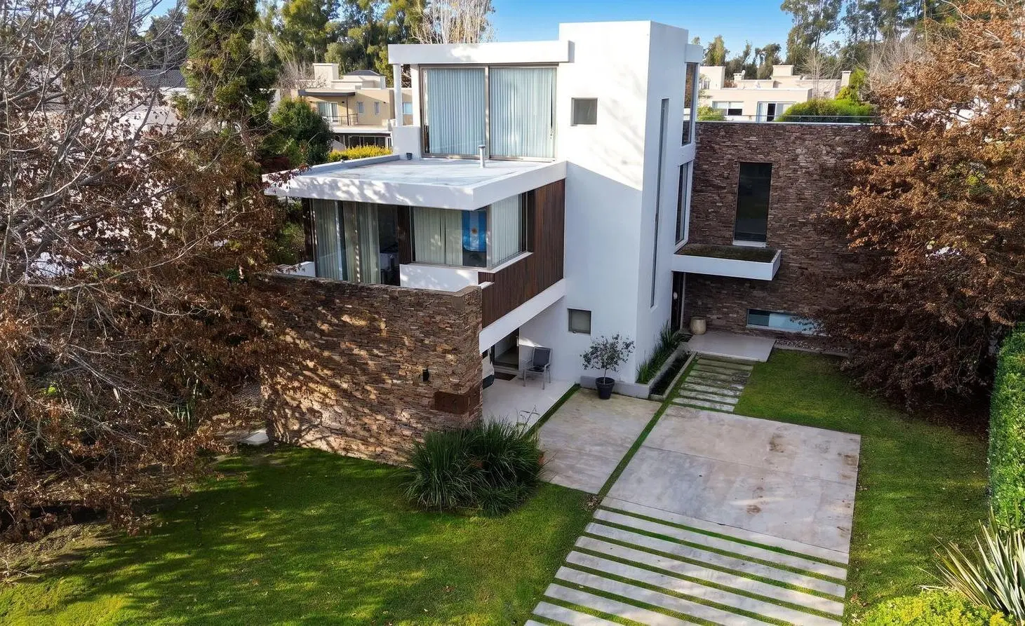 Casa en Venta  6 ambientes con pileta  barrio Haras Santa Maria Escobar G.B.A Norte 2