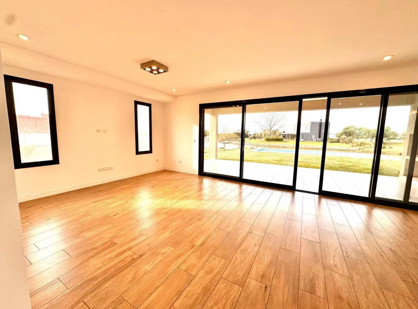 Casa en Venta, a la laguna, 5 Dormitorios, en El Canton, Norte 2