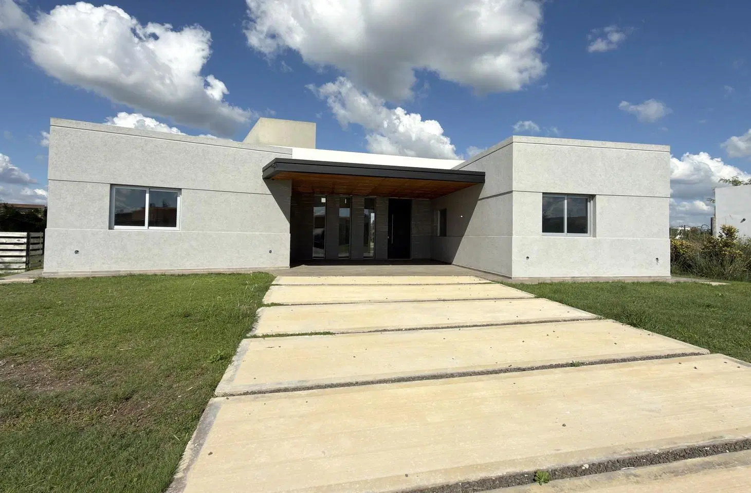 Casa en Venta 4 amb a la Laguna Barrio San Sebastian G.B.A Zona Norte 4