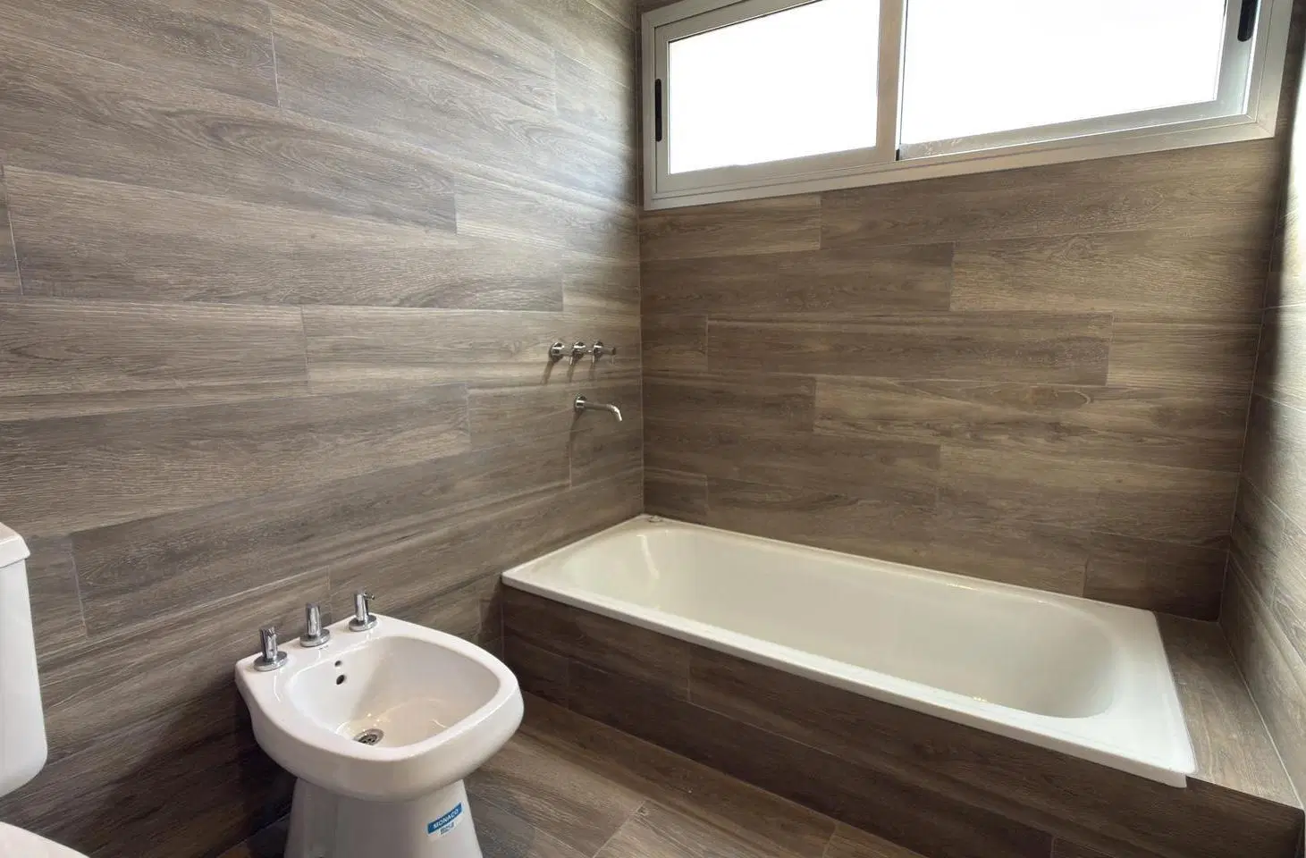 Casa en Venta 4 amb a la Laguna Barrio San Sebastian G.B.A Zona Norte 5