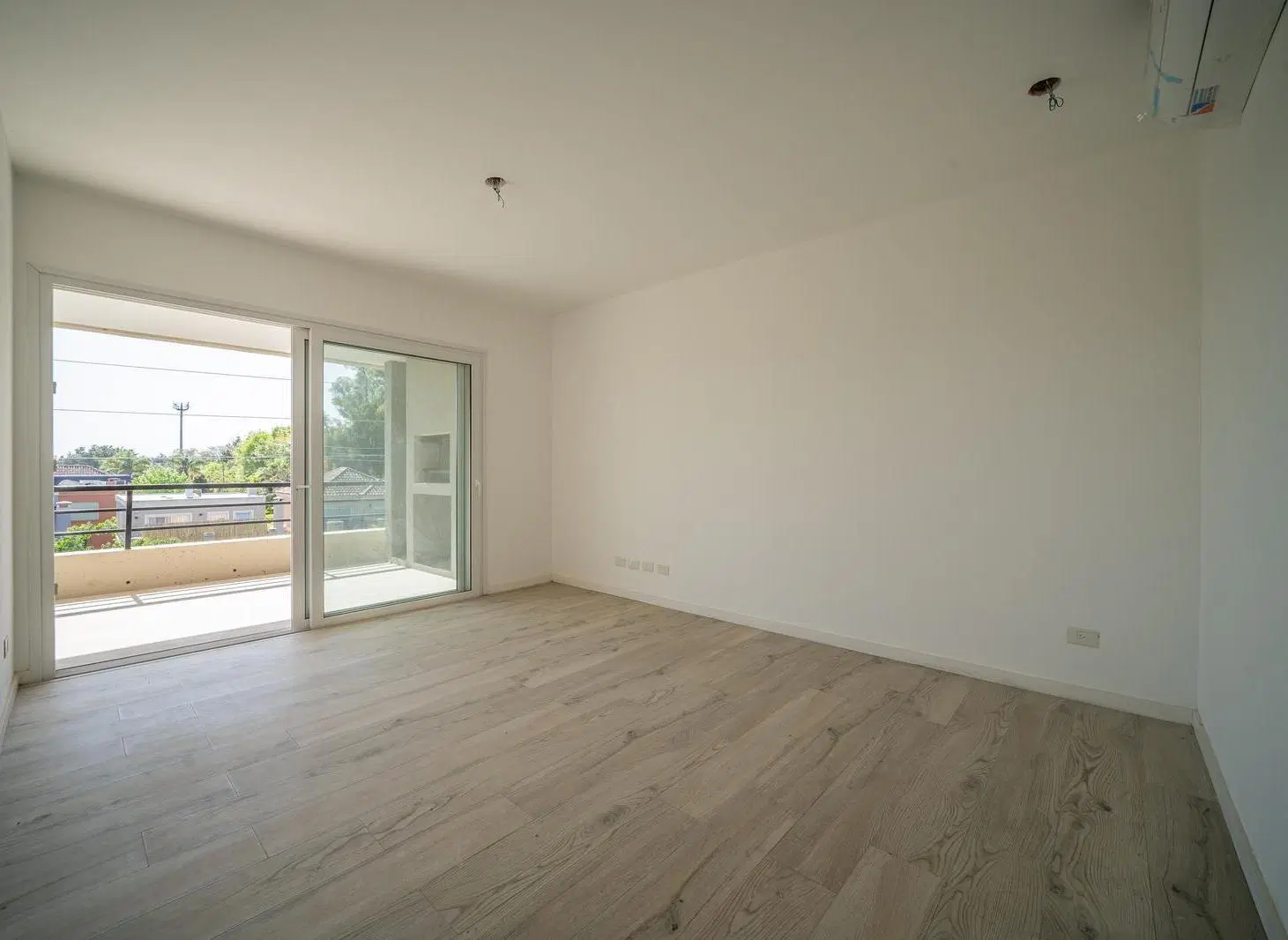Departamento en Alquiler 2 Ambientes con Terraza en Zug Camaño 2