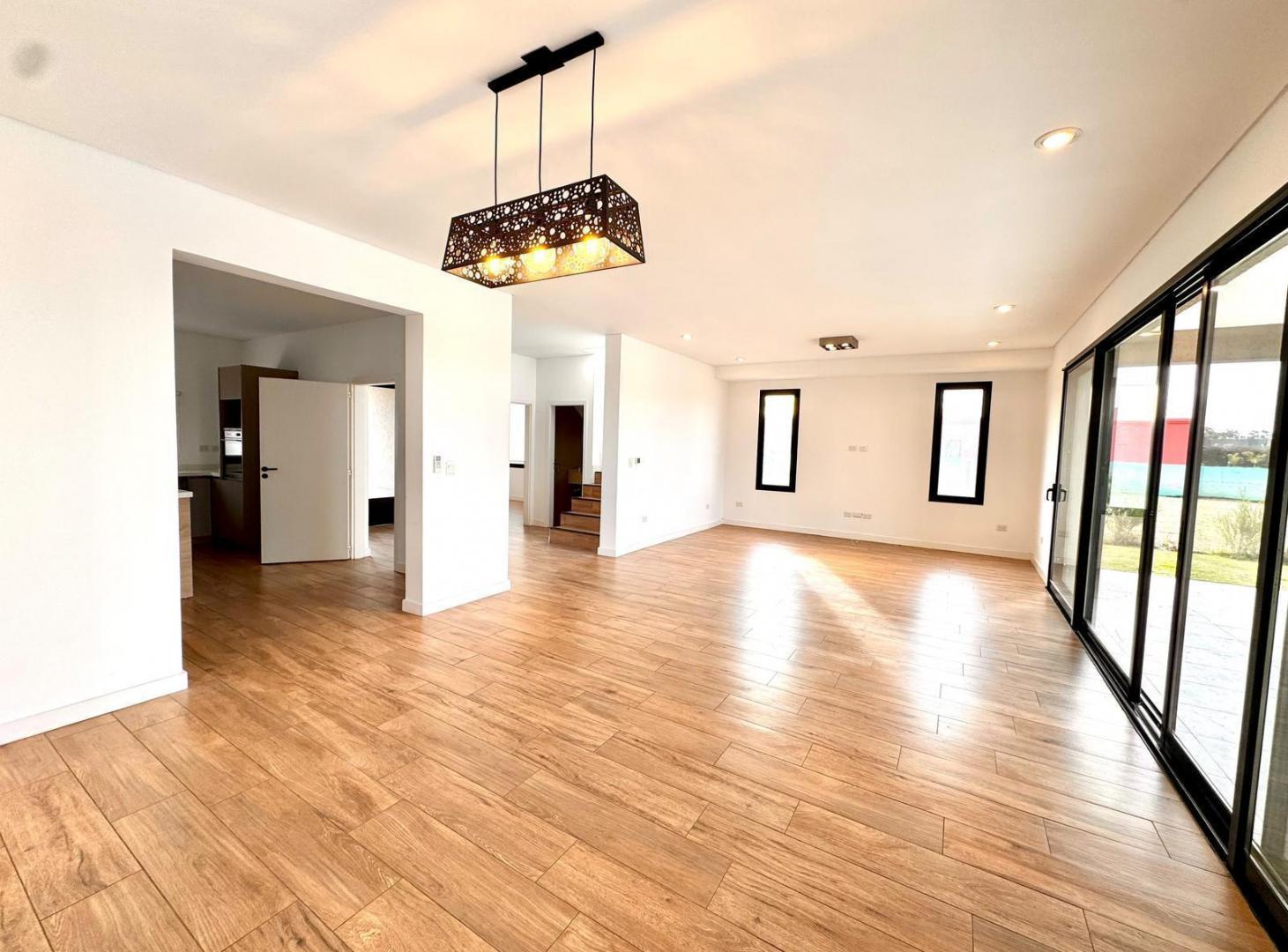 Foto de Casa en Alquiler 7 Ambientes en El Canton - Escobar, imagen 1