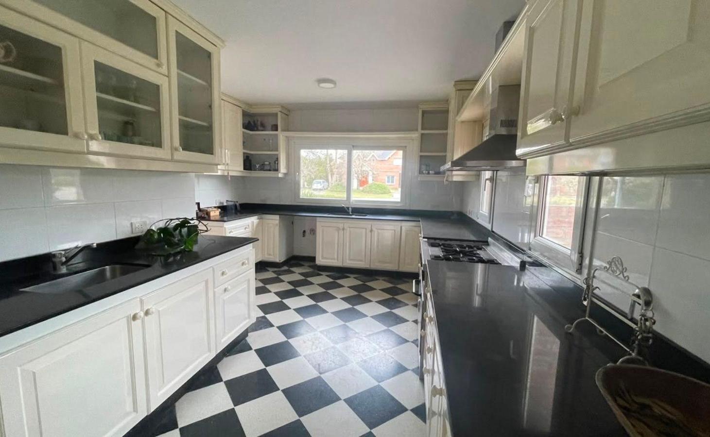 Foto de Casa en Venta de 7 ambientes en el barrio Ayres de Pilar. Pilar. GBA, imagen 2