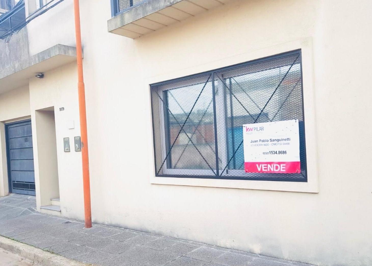Foto de Casa en venta de 3 ambientes en centro de Lujan. GBA Oeste, imagen 1