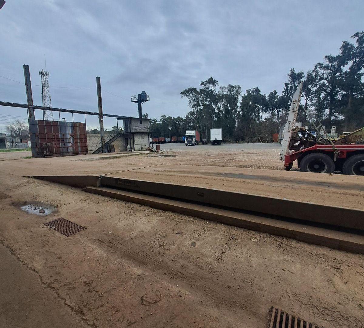 Foto de Estacionamiento/Cochera para camiones en alquiler En Malvinas, imagen 1