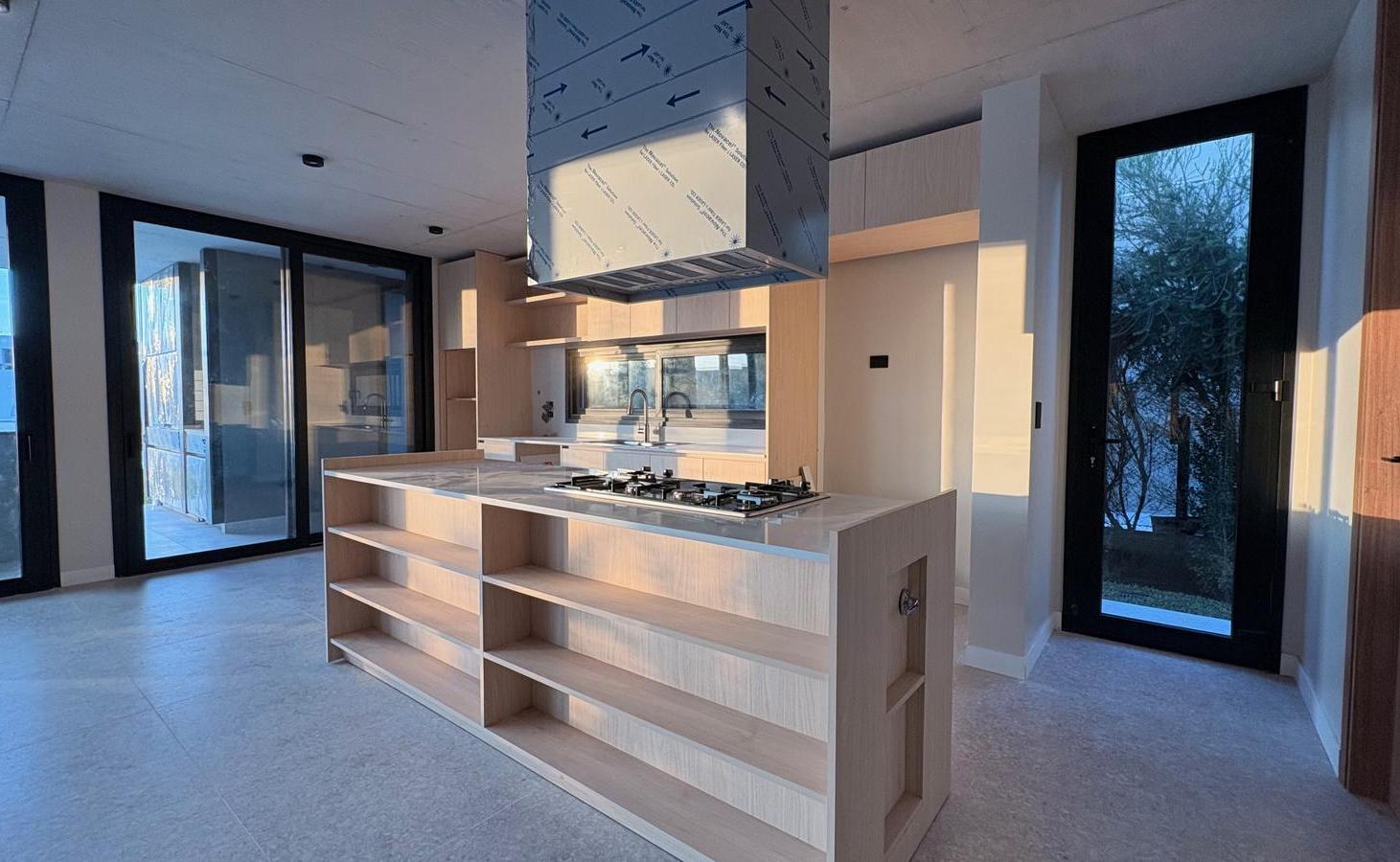 Foto de Casa de diseño al agua en Laguna Grande | 5 dormitorios | Laguna Grande, imagen 1