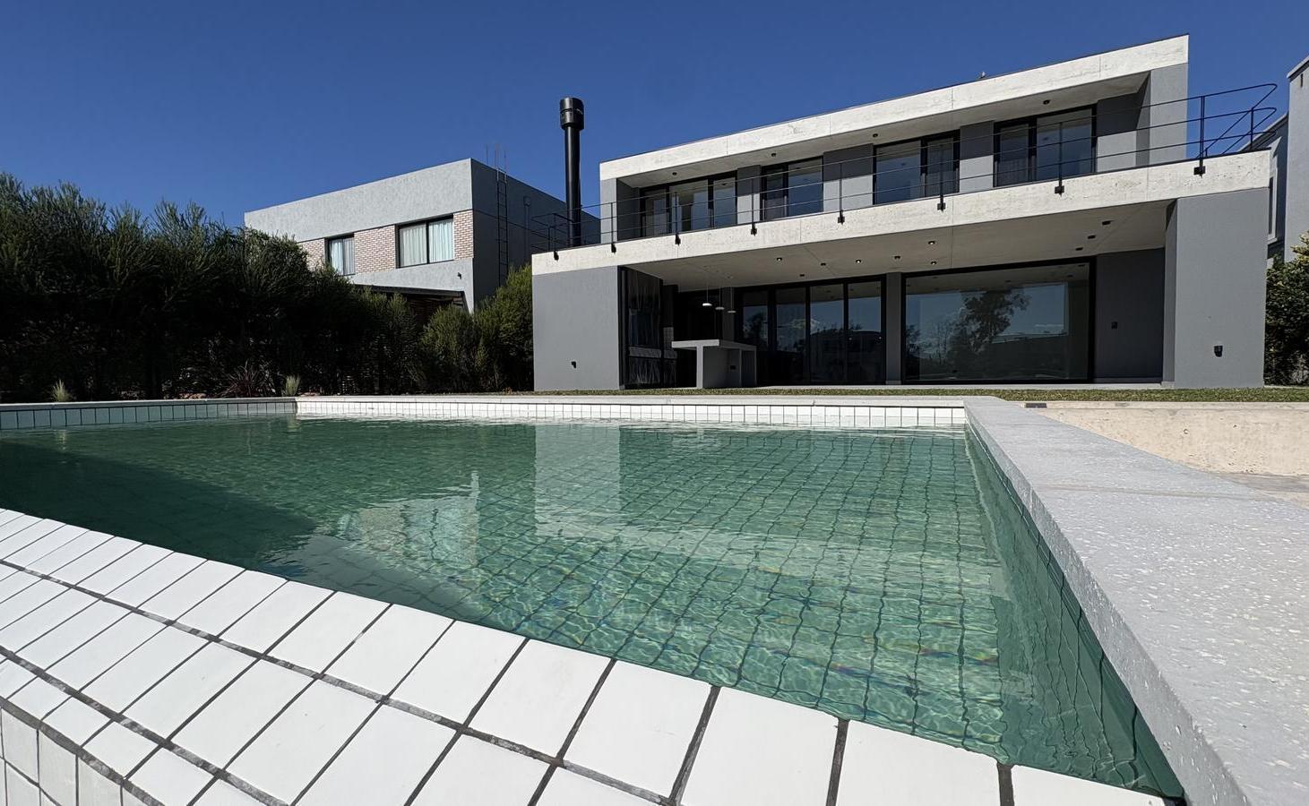 Foto de Casa de diseño al agua en Laguna Grande | 5 dormitorios | Laguna Grande, imagen 3