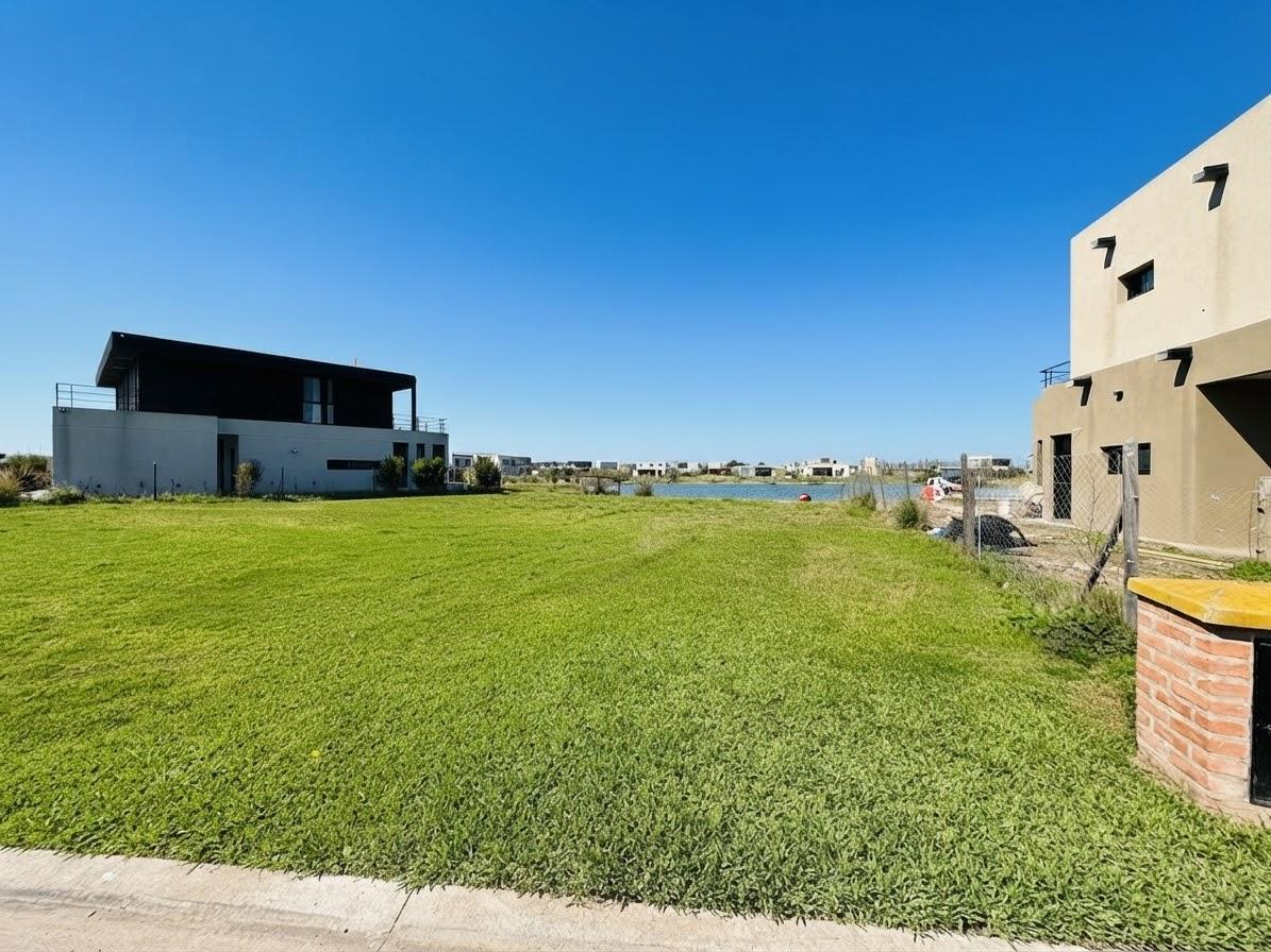 Foto de Lote a la Laguna en venta de 883m² en el barrio San Sebastián, Pilar, imagen 3