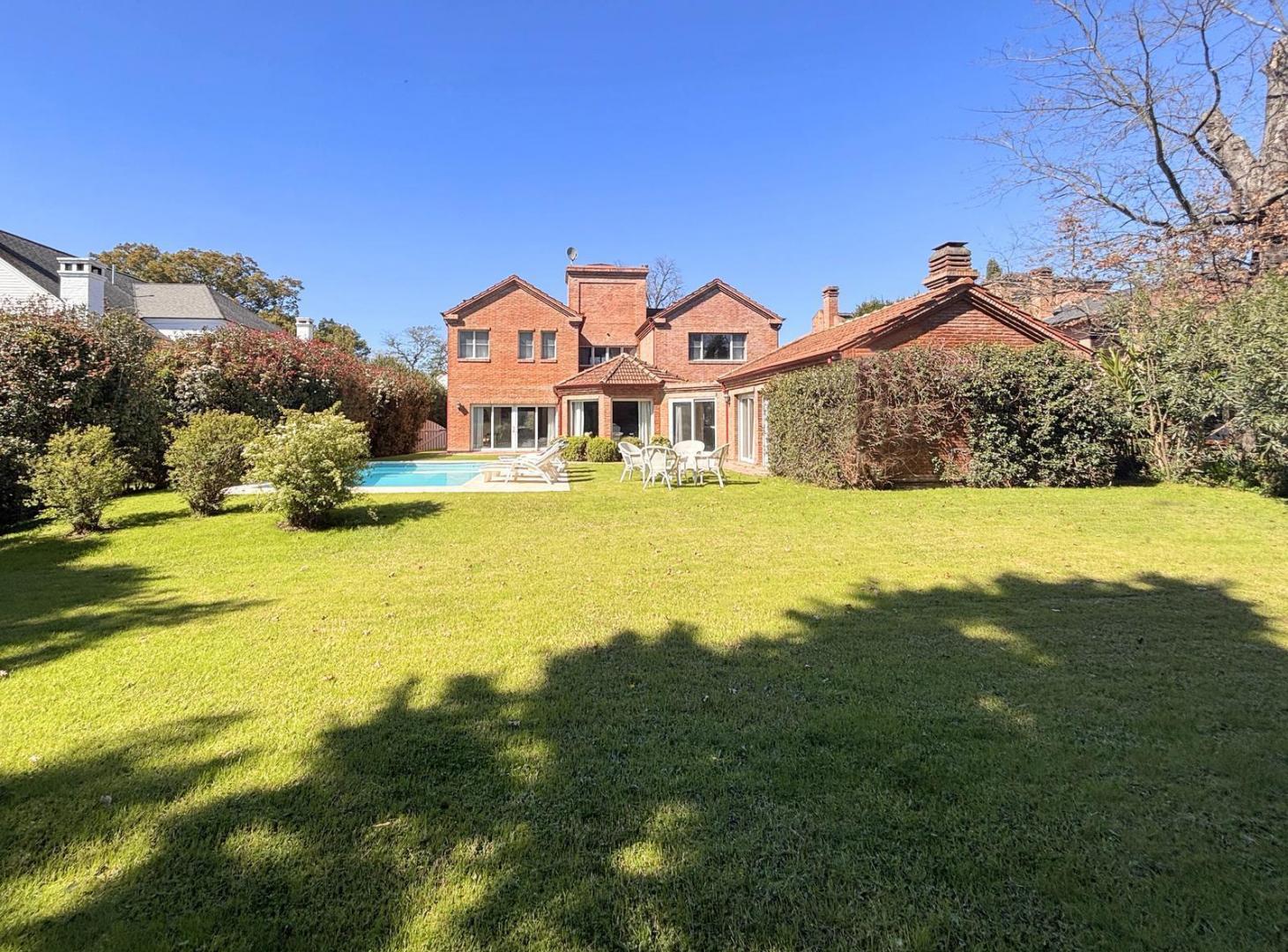 Foto de Casa en venta de 7 ambientes en el barrio Los Laureles, Pilar, GBA Norte, imagen 1
