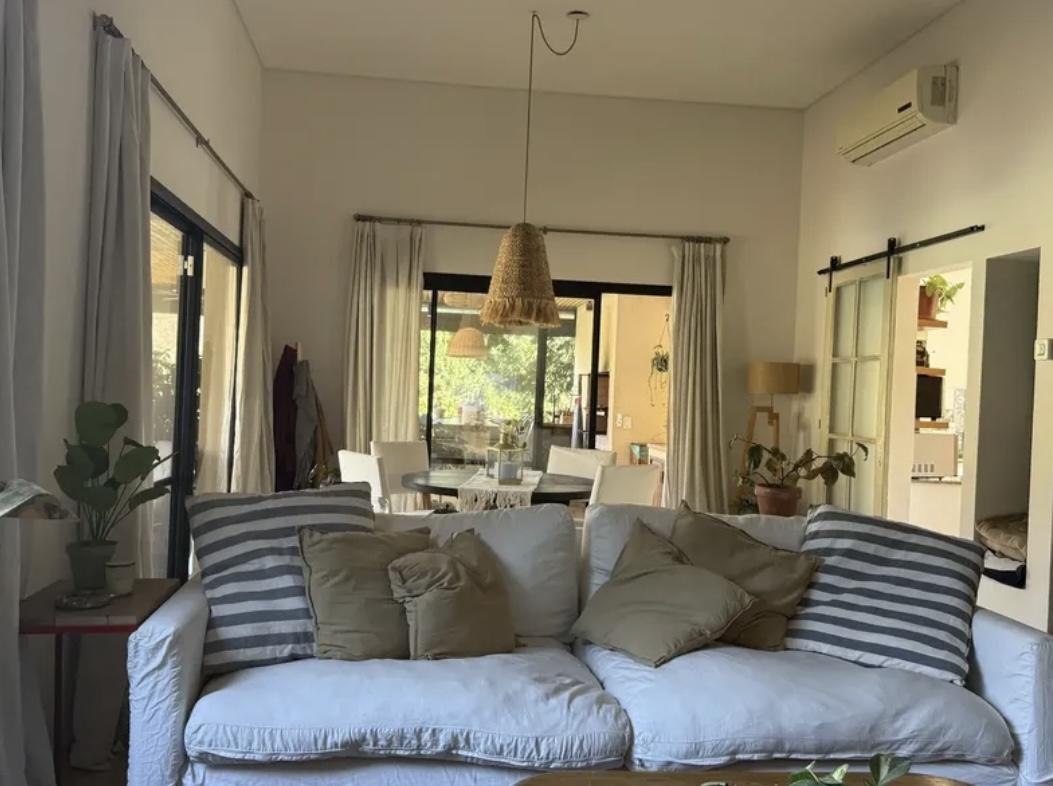 Foto de Casa en Venta de 5 ambientes en La Esperanza Club de Campo, General, imagen 1
