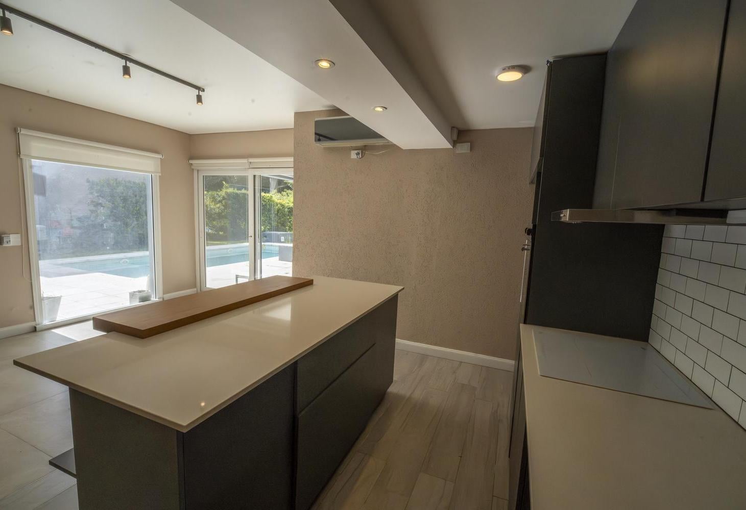 Foto de IMPECABLE CASA MODERNA EN BARRIO CERRADO – MASCHWITZ- DISEÑO, CONFORT Y, imagen 2