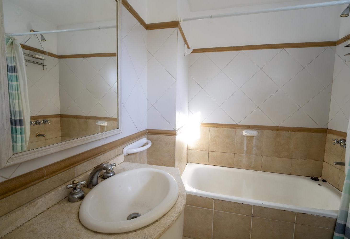Foto de Casa en Venta de 6 ambientes en Barrio Barrancas de San José , General, imagen 4