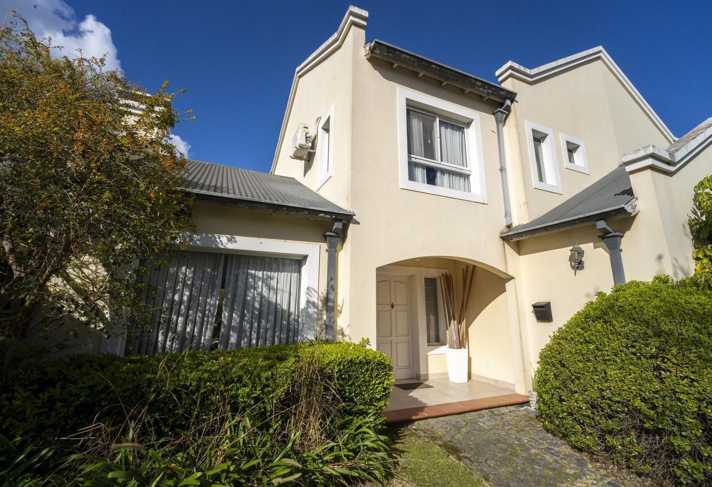 Foto de Casa en Venta de 6 ambientes en Barrio Barrancas de San José , General, imagen 2