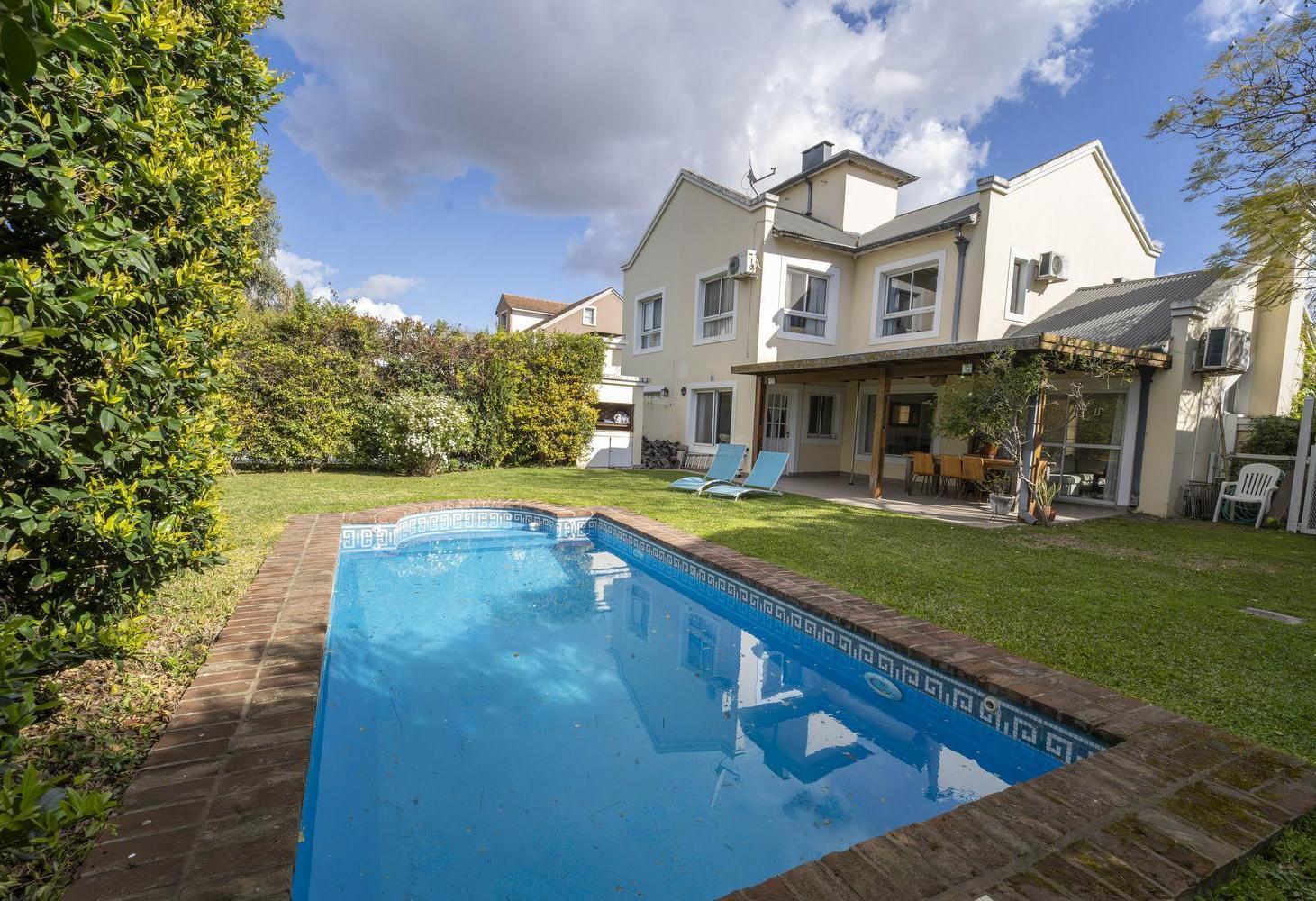 Foto de Casa en Venta de 6 ambientes en Barrio Barrancas de San José , General, imagen 1