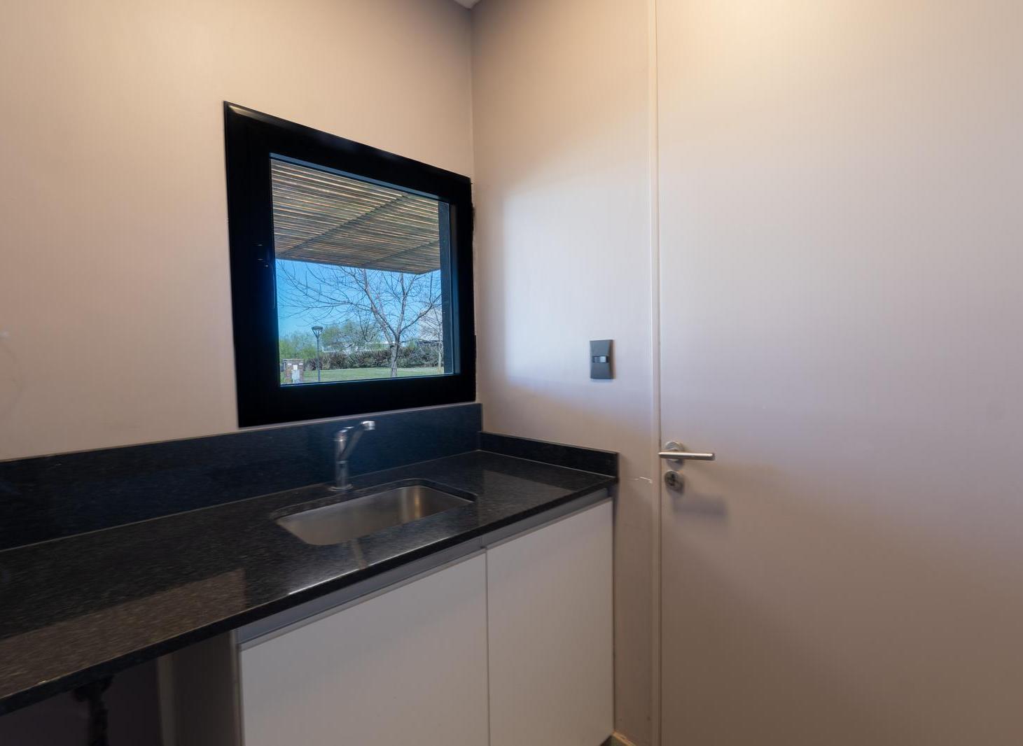 Foto de Casa en Venta 4 de Ambientes en Barrio Puertos, El Canto, Escobar, GBA, imagen 3