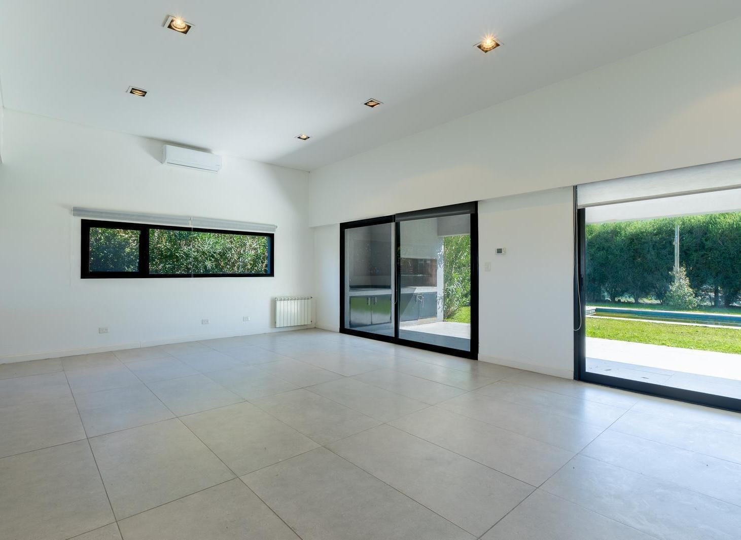 Foto de Casa en Venta 4 de Ambientes en Barrio Puertos, El Canto, Escobar, GBA, imagen 1