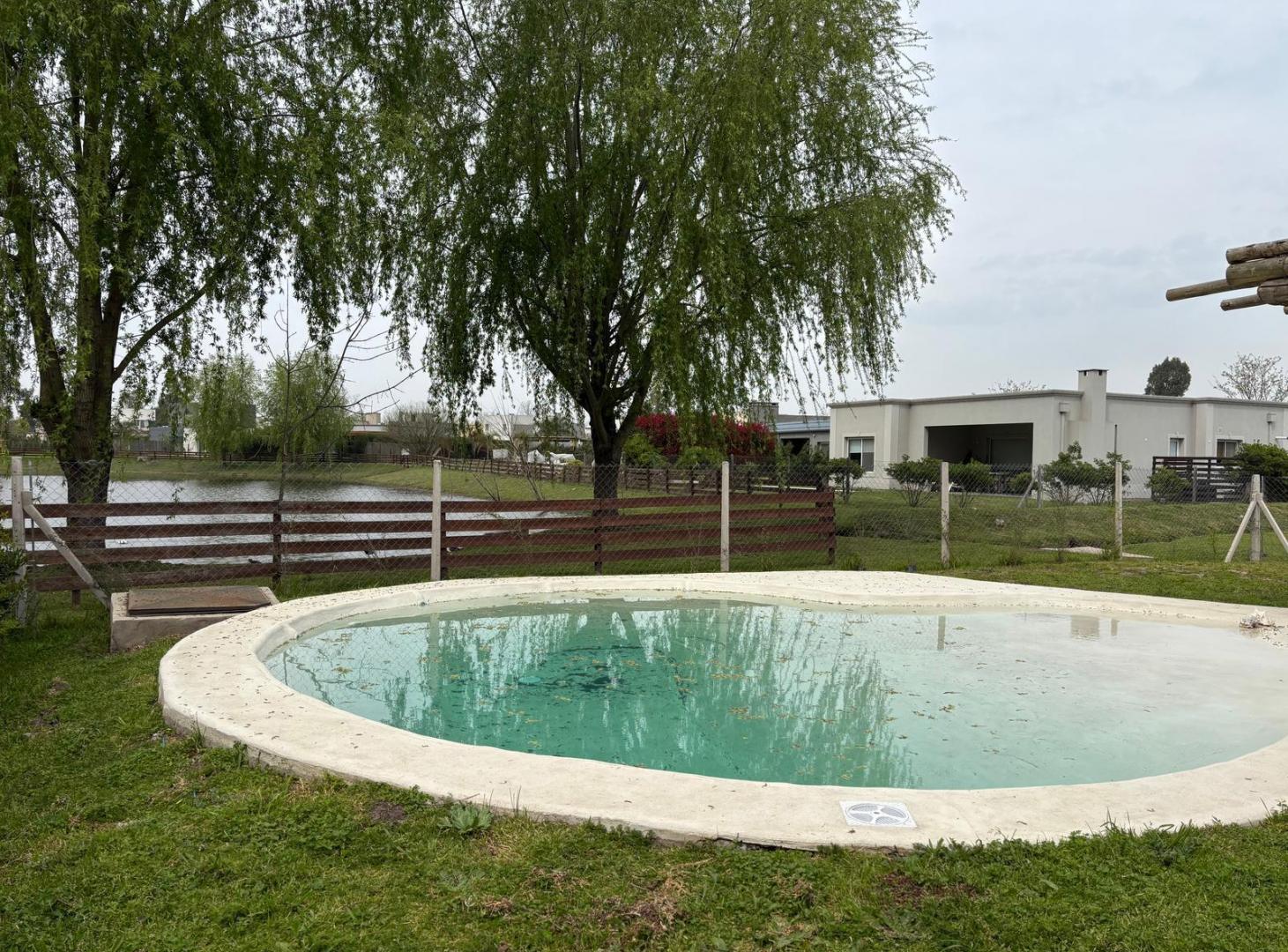 Foto de Casa en venta de 5 ambientes en el barrio Santa Emilia, Pilar Del Este, imagen 1
