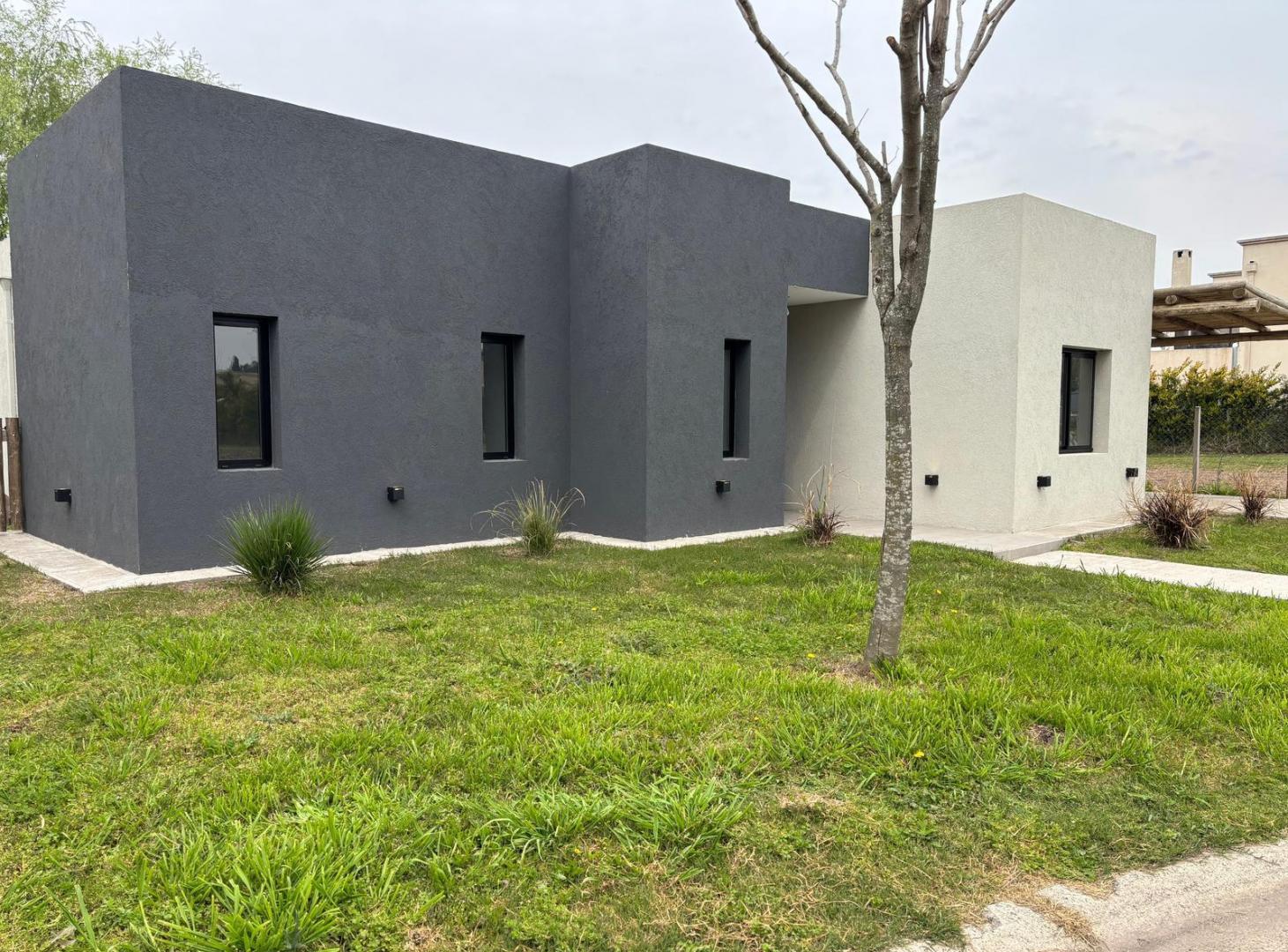 Foto de Casa en venta de 5 ambientes en el barrio Santa Emilia, Pilar Del Este, imagen 2