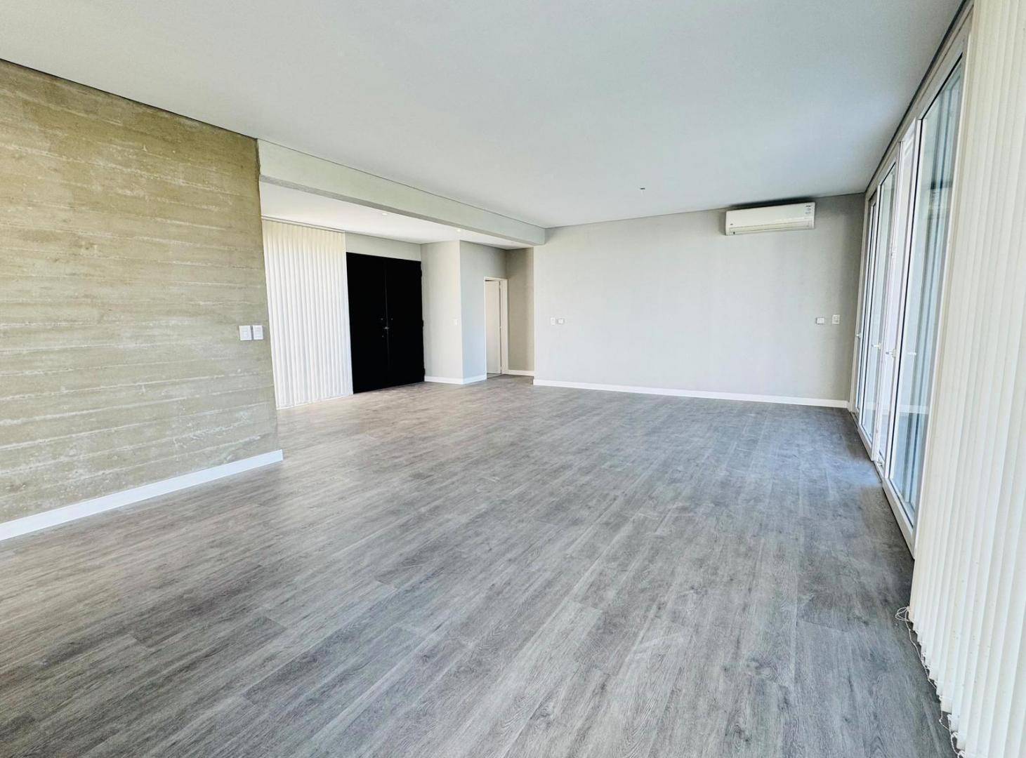 Foto de Casa en Venta, 6 Ambientes en Barrio Islas, El Canton, Escobar, GBA, imagen 2
