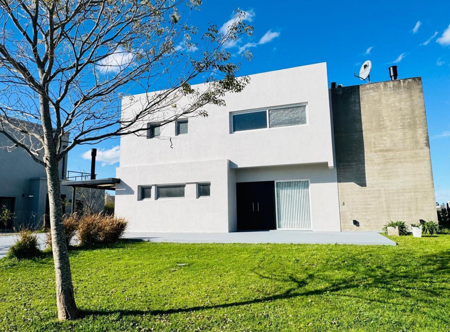 Foto de Casa en Venta, 6 Ambientes en Barrio Islas, El Canton, Escobar, GBA, imagen 1