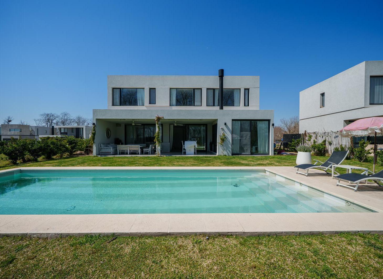 Foto de Casa en venta de 5 ambientes en el barrio Estancias del Río, Pilar, Gba, imagen 1