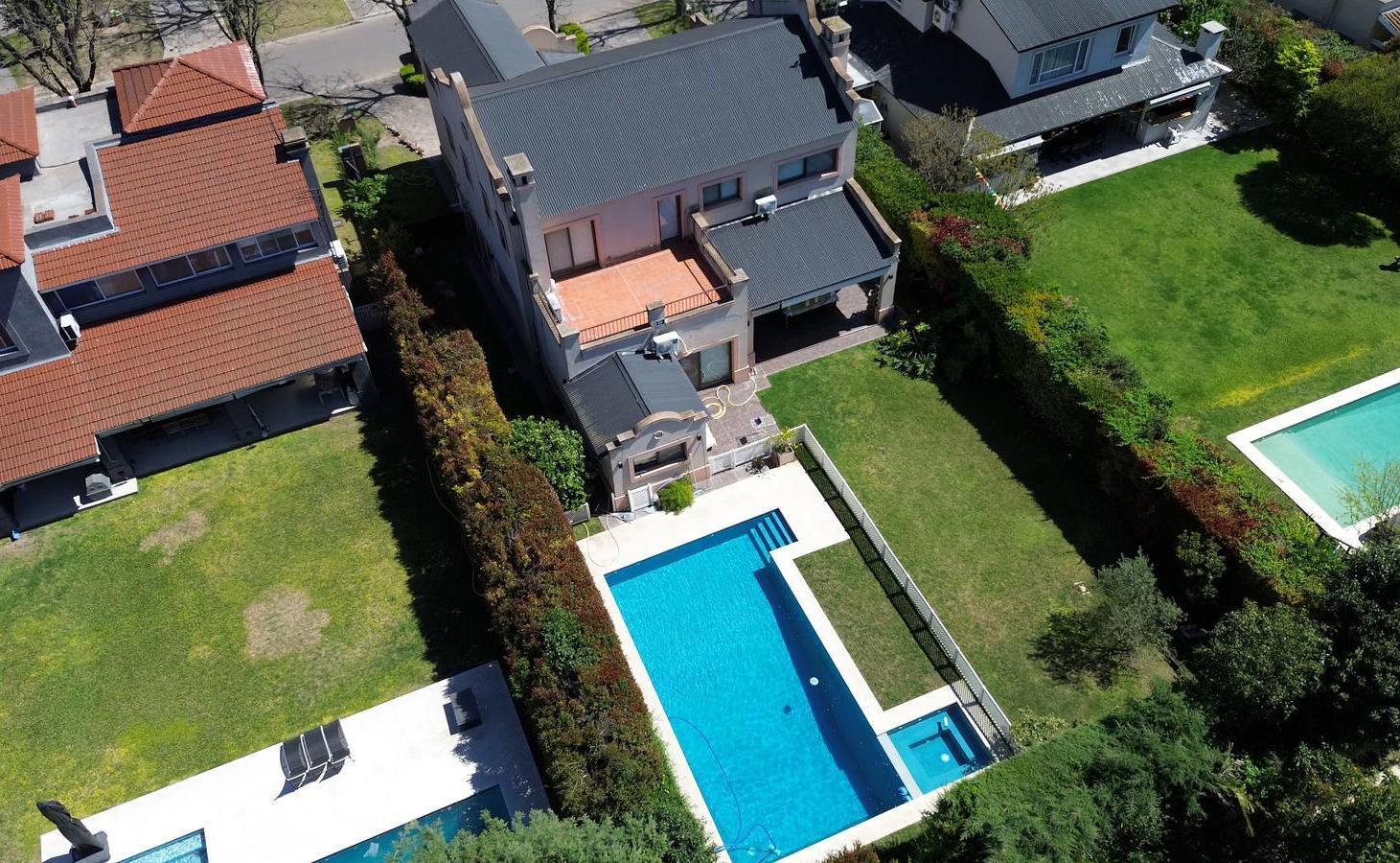 Foto de Casa en venta de 5 ambientes en el barrio Santa Maria de los Olivos, imagen 5