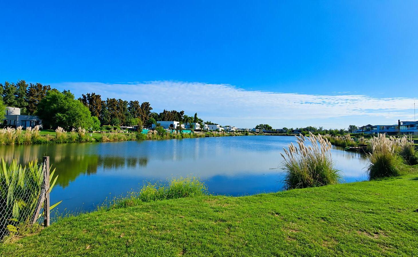 Foto de Terreno/Lote en venta a laguna en La Calesa, Pilará, imagen 1