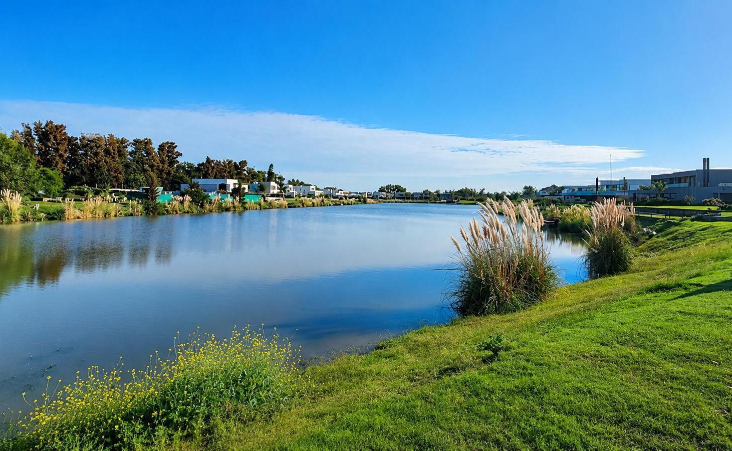 Foto de Terreno/Lote en venta a laguna en La Calesa, Pilará, imagen 2