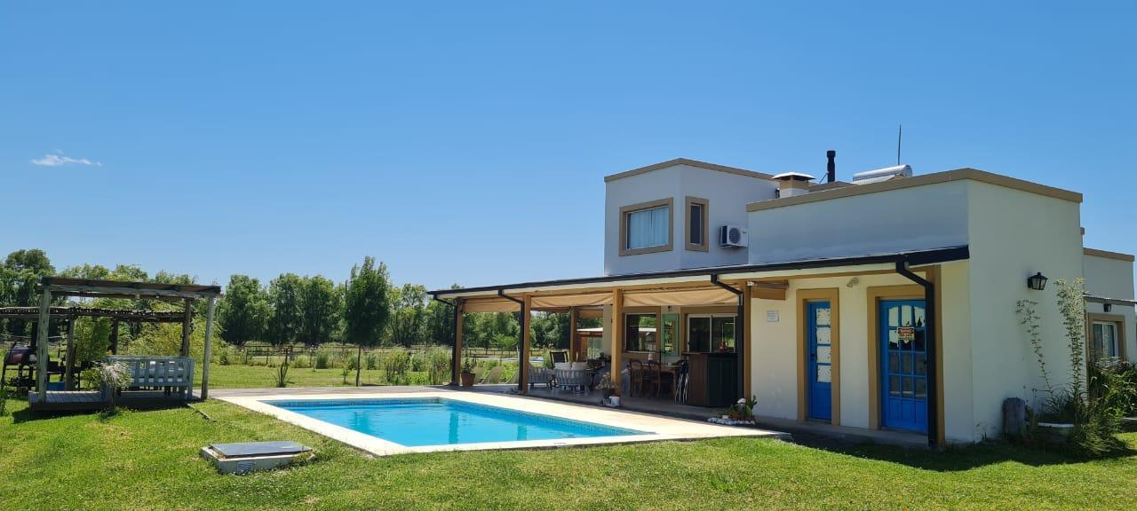 Casa en venta de 4 ambientes en el Barrio El Malacate Club Hipico Exaltacion de la Cruz