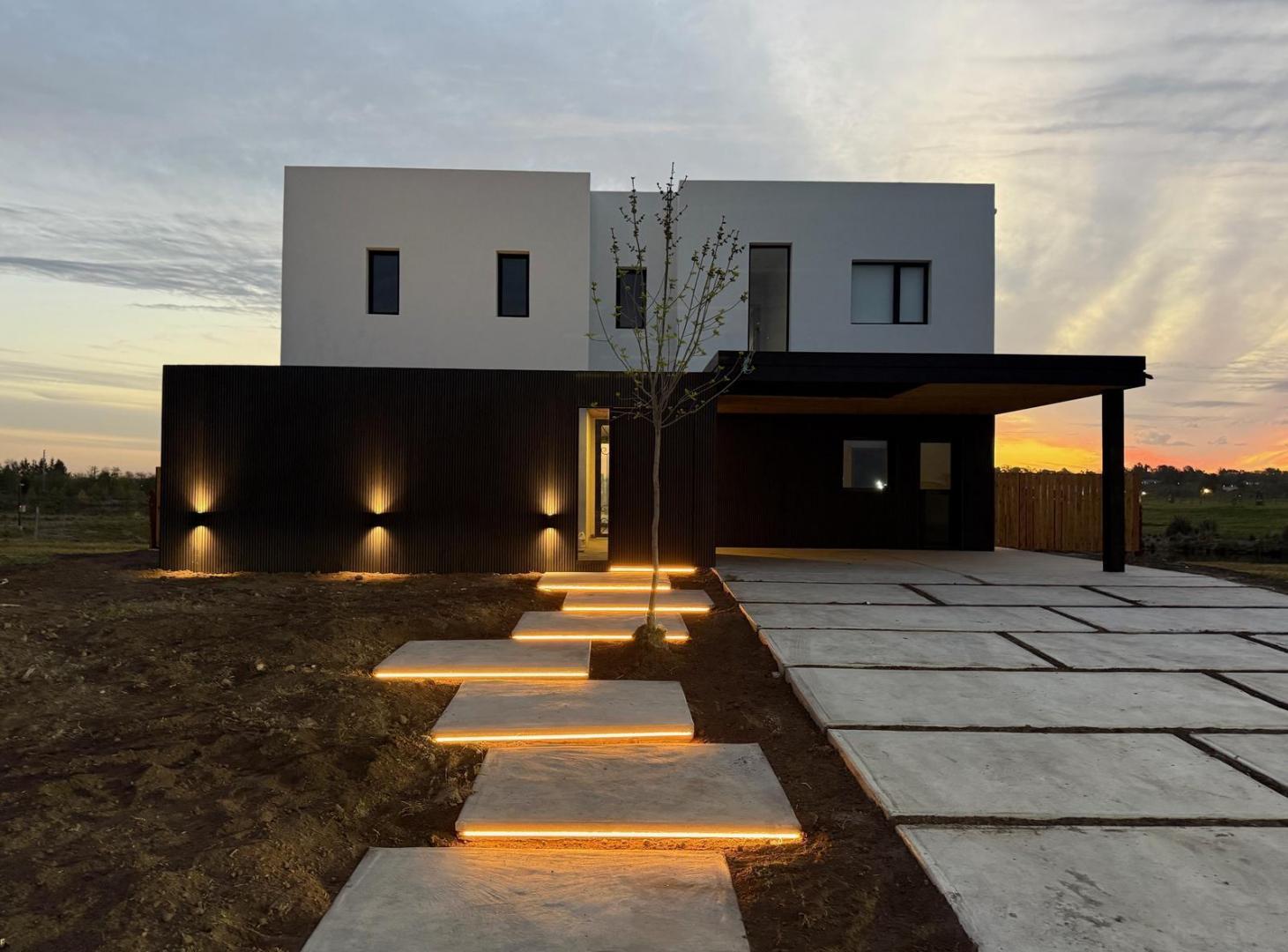 Foto de Venta | Casa a estrenar con costa al río y 5 dormitorios | Naudir Delta, imagen 1